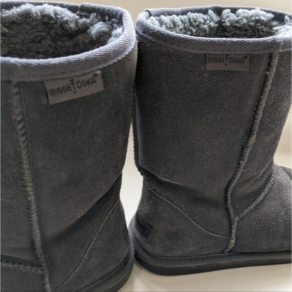 Minnetonka Suede Sheepskin & Wool Olympia Short Boots Gray 8 - Picture 11 of 13